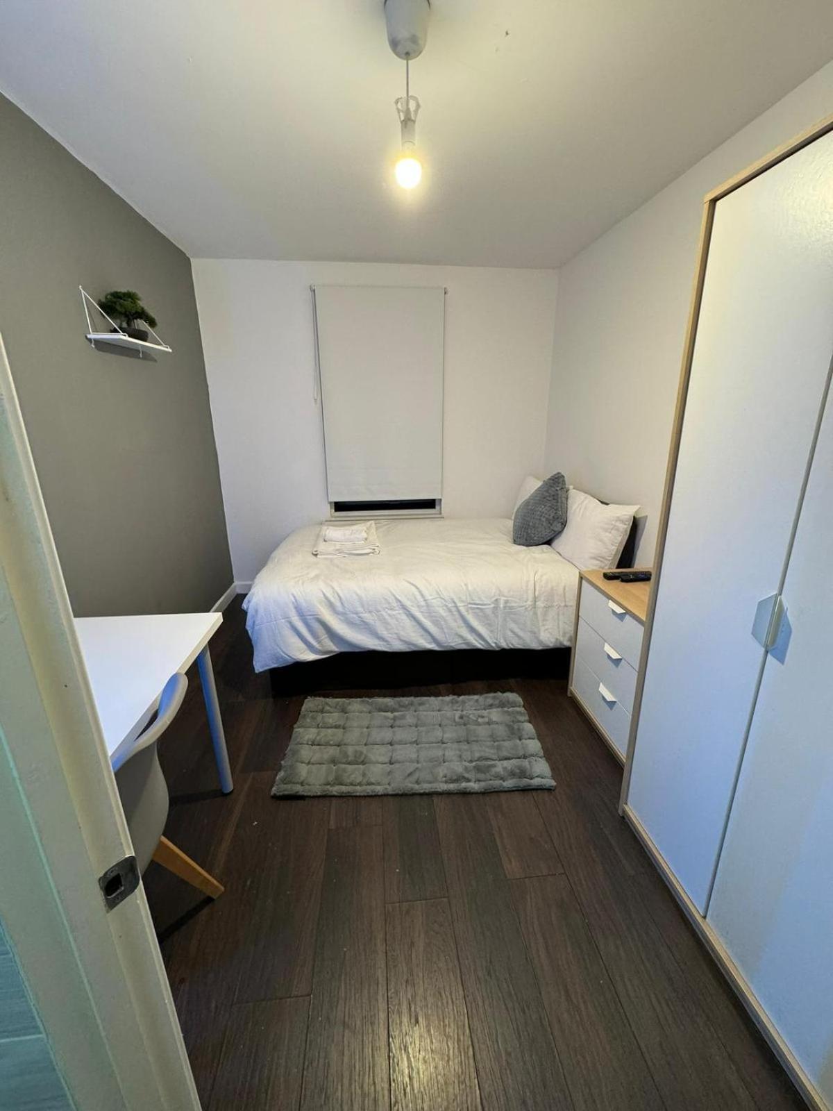 Deluxe Ensuite Double Room With Ensuite Coventry Exterior photo