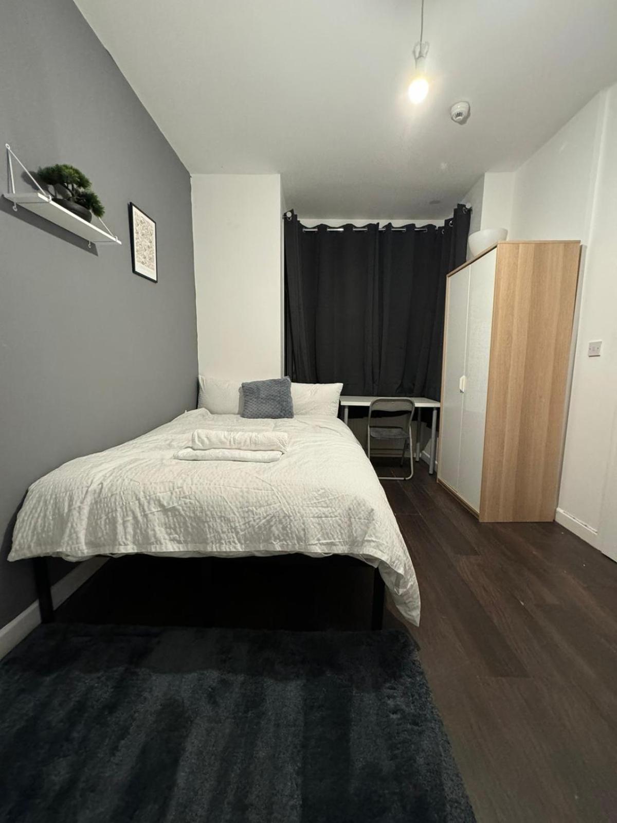 Deluxe Ensuite Double Room With Ensuite Coventry Exterior photo